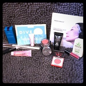 DIVE IN! MAKEUP/COSMETICS / NEW & FREE MAKEUP BAG!